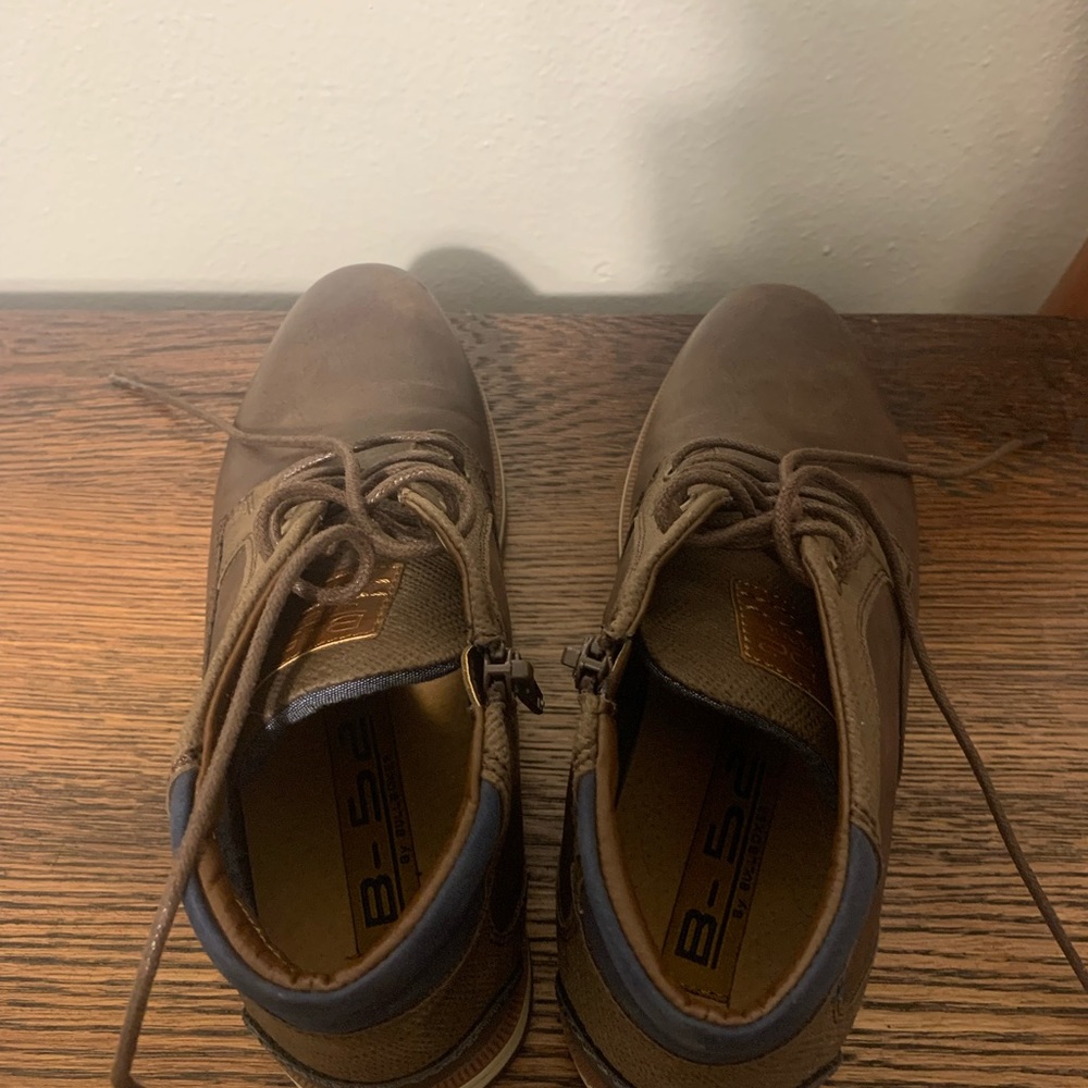 Boots - Picture 3 of 5